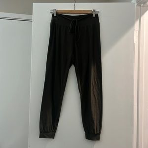 Beyond yoga feather weight lounging/joggers
